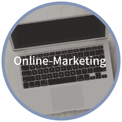 Geöffneter Laptop - Leistung Online-Marketing